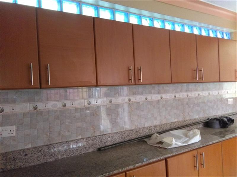 071020160947289492_071020160956422879