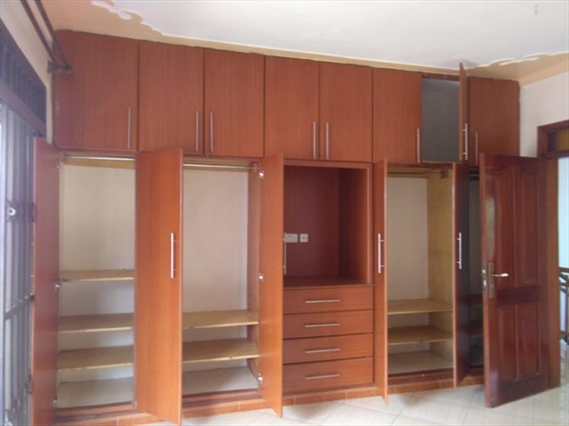 071020160947289492_071020160957072728