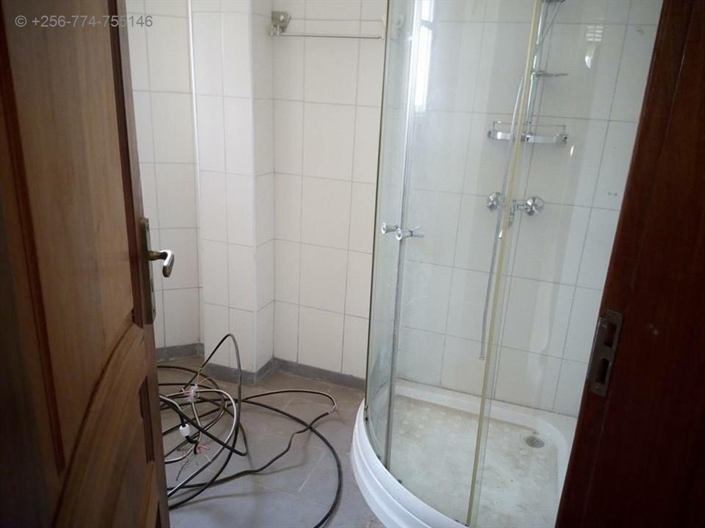 180320170917378347_180320170933035243