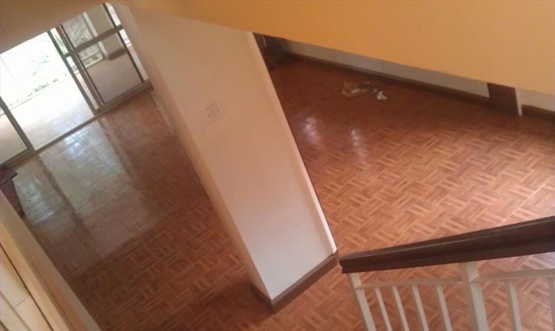 224_220820160459047687