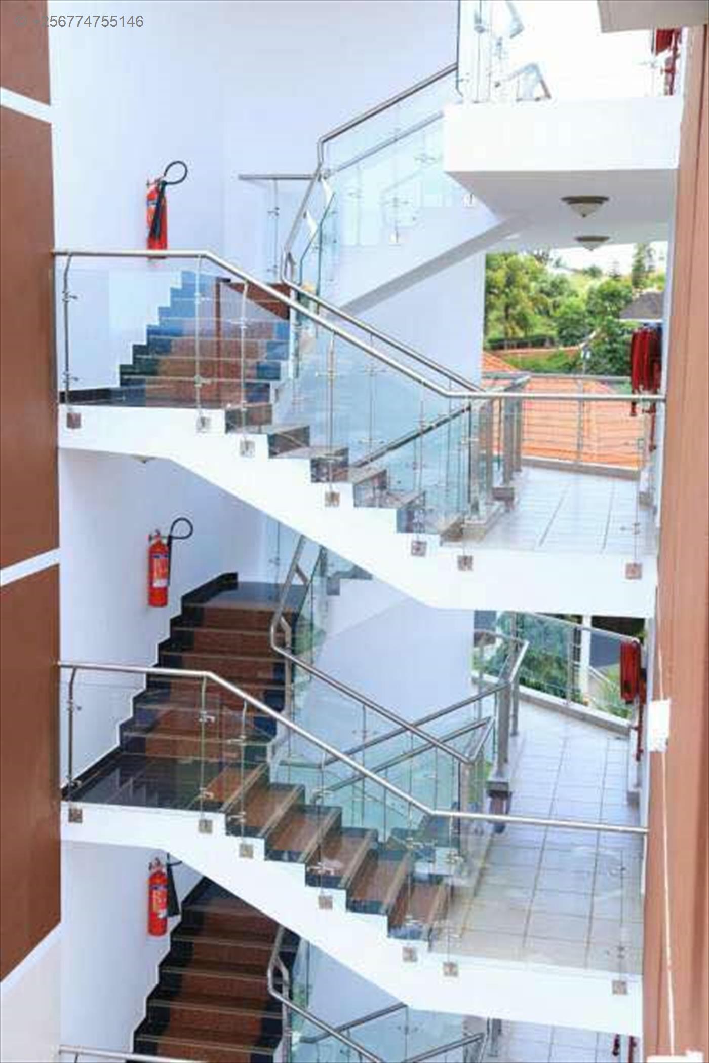 240420171033543925_240420171039374681